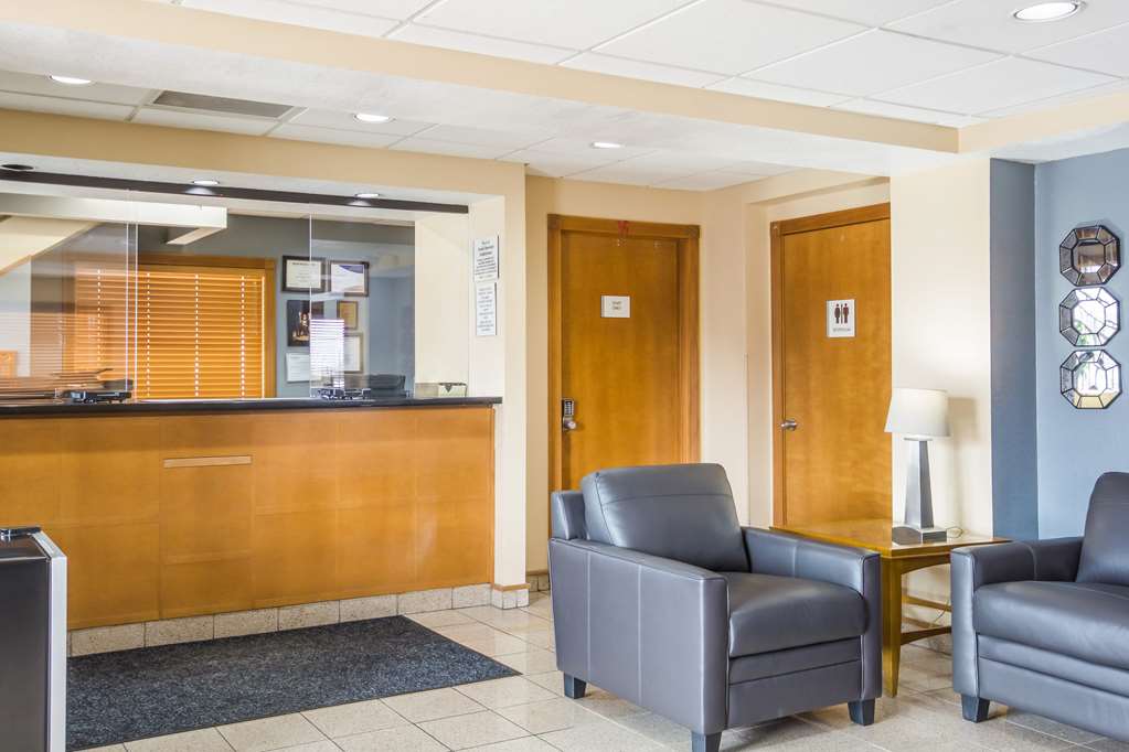 Econo Lodge And Suites Overland Park