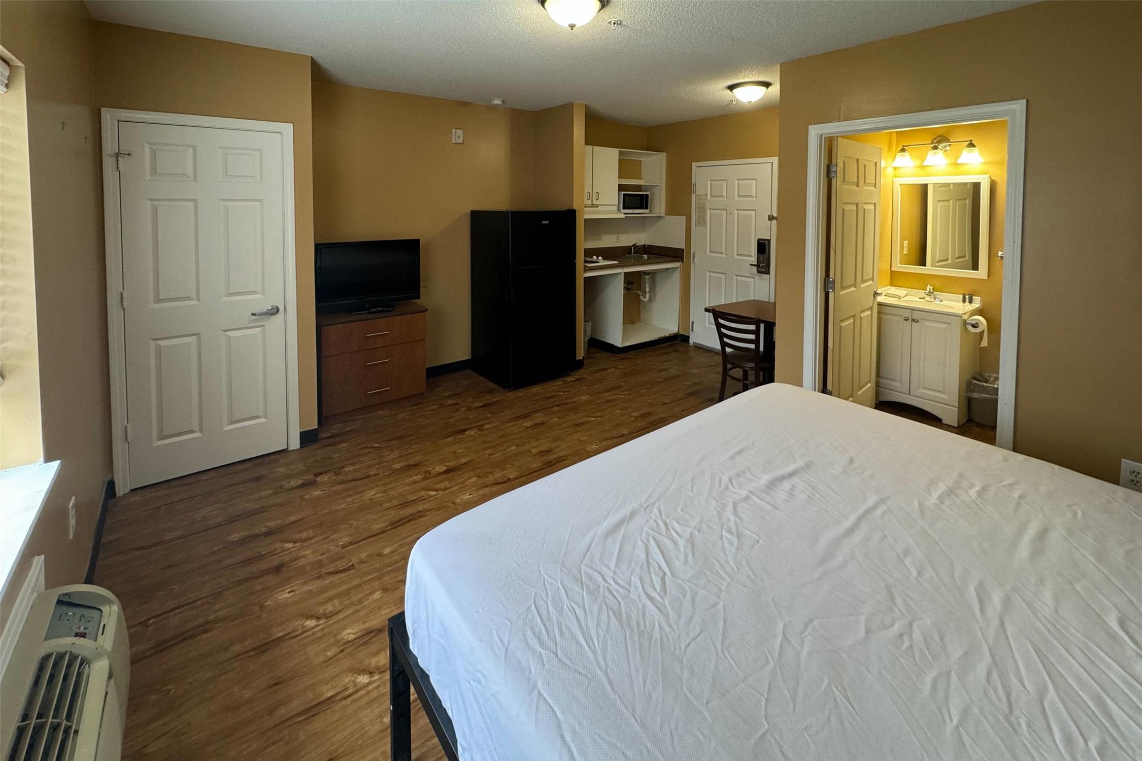 Suburban Studios Near University Of North Carolina-charlotte