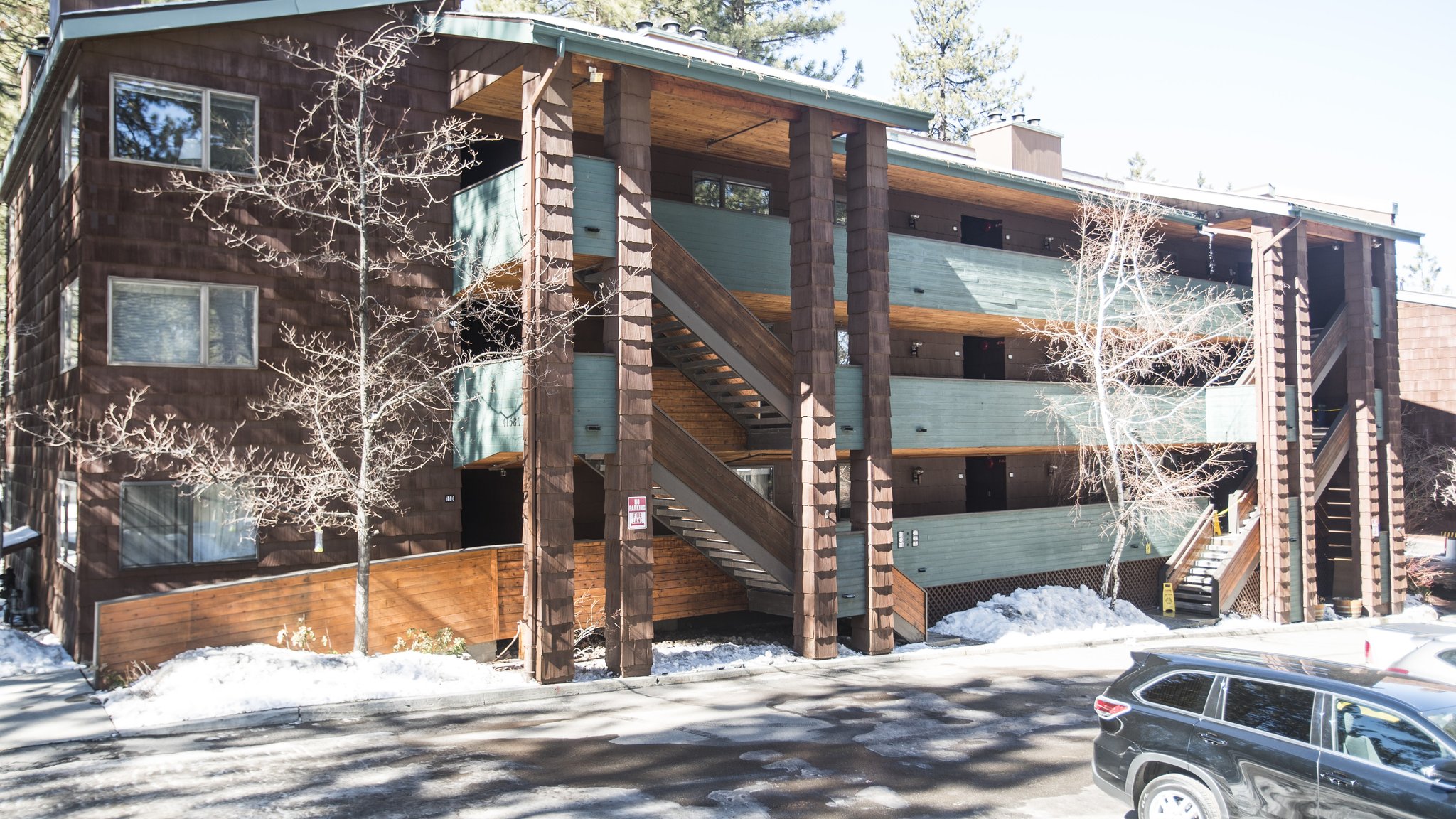 Snow Lake Lodge