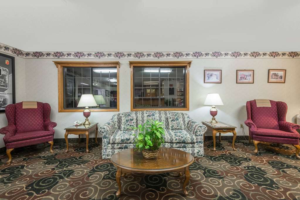 Super 8 Coshocton Roscoe Vil