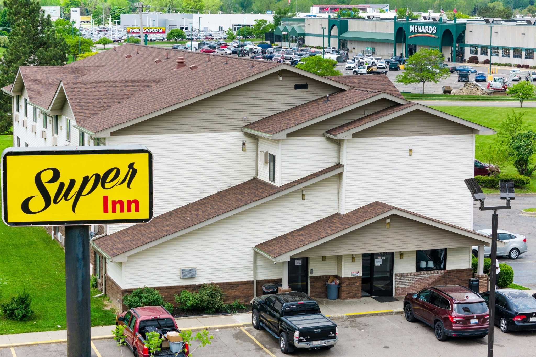 Super Inn By Oyo Lansing