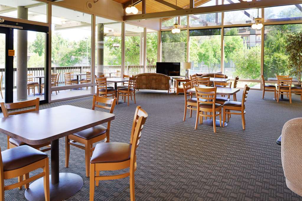 Riviera Oaks Resort And Racque Club