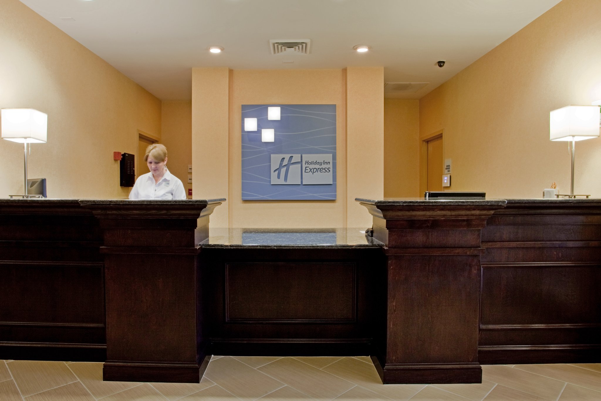 Holiday Inn Express Suites Sw Raleig