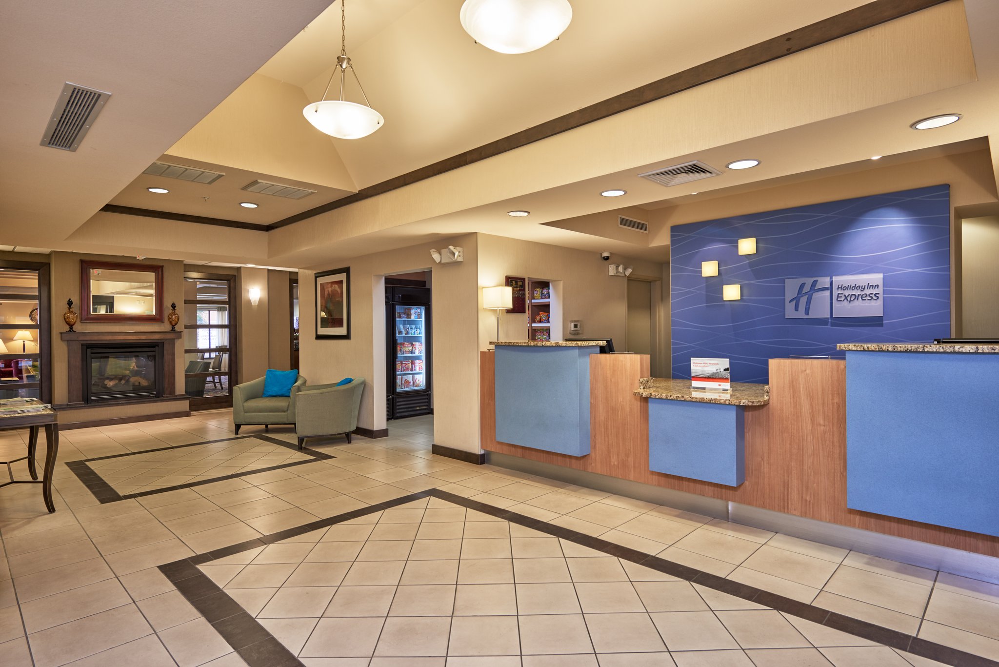 Holiday Inn Express Suites Airport