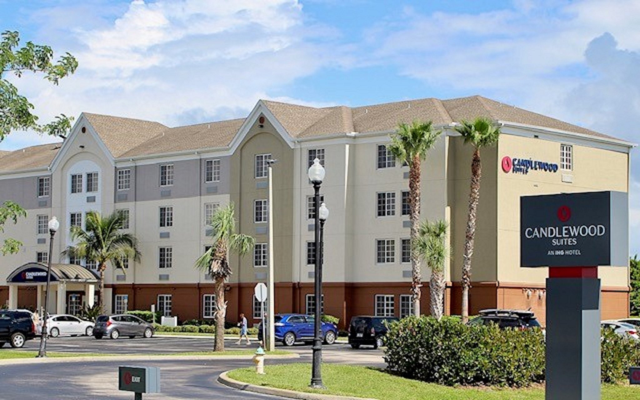 Candlewood Suites Palm Shores