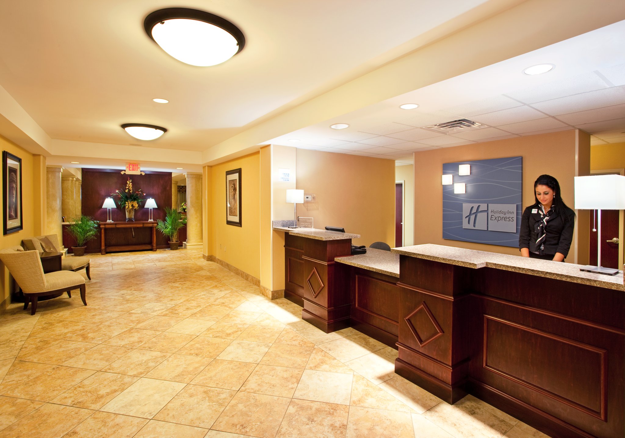 Holiday Inn Express Suites Niagara