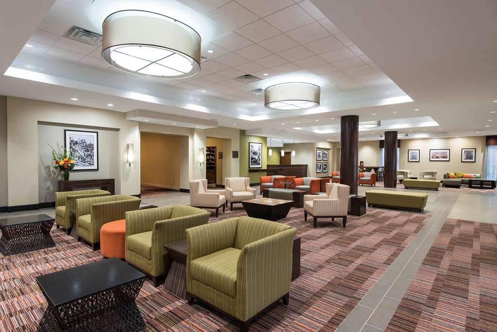 Doubletree By Hilton Grand Rapids Airport