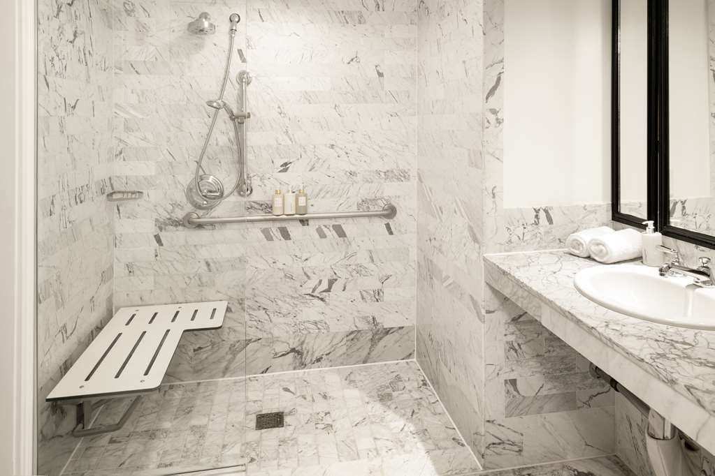 Mobility/Hearing Accessible Room with Roll-In Shower